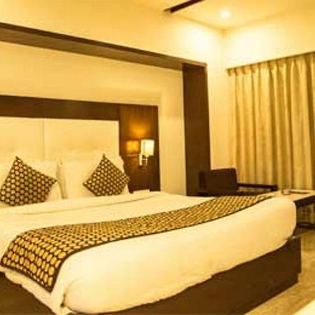 Grand Thakar Hotel Rajkot Luaran gambar