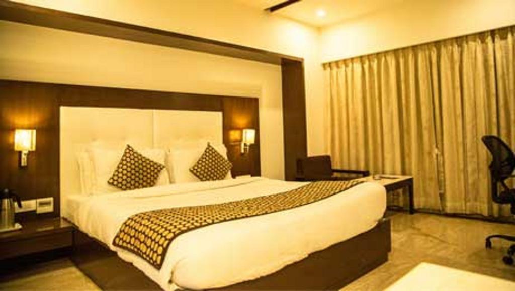 Grand Thakar Hotel Rajkot Luaran gambar