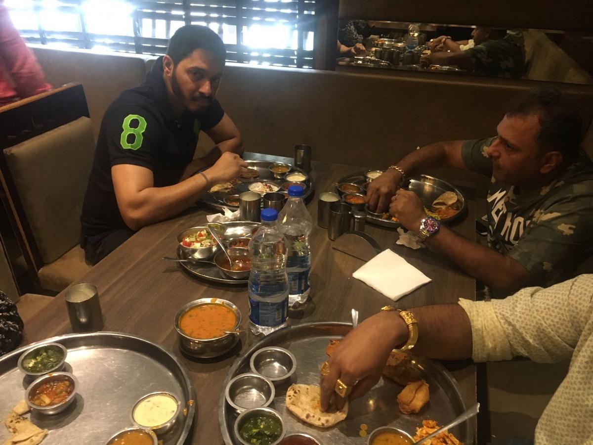 Grand Thakar Hotel Rajkot Luaran gambar